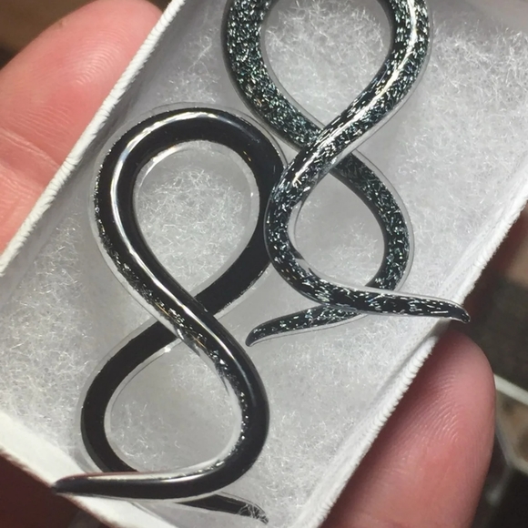 4g Spiral Pyrex Glass Hangers - Picture 3 of 6